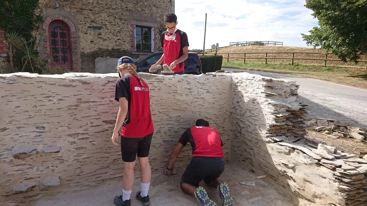 RESTAURATION DES RUINES D'UN VIEUX BATIMENT AU CERGO (Centre d'Entraînement Régional au Galop de l'Ouest) !