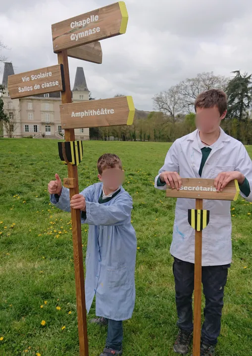 création d’une signalétique en bois avec la classe extraordinaire de Orveau 
