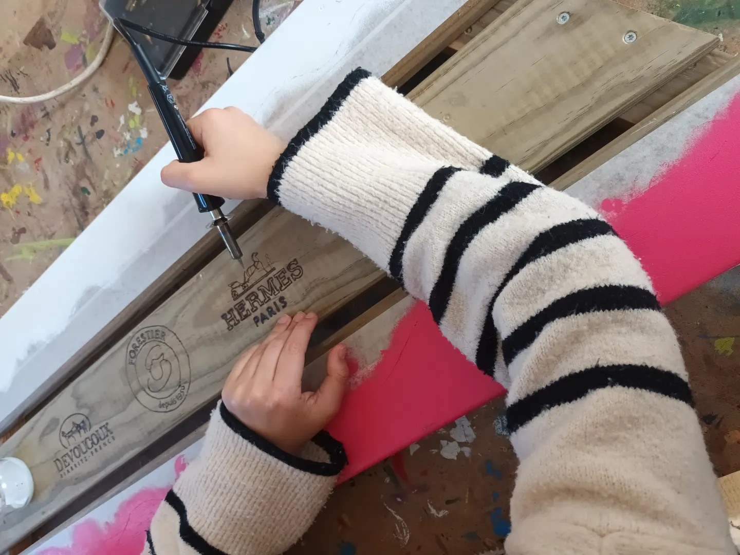Création d'un banc hexagonale par la MFR hippique de Pouancé, image 1