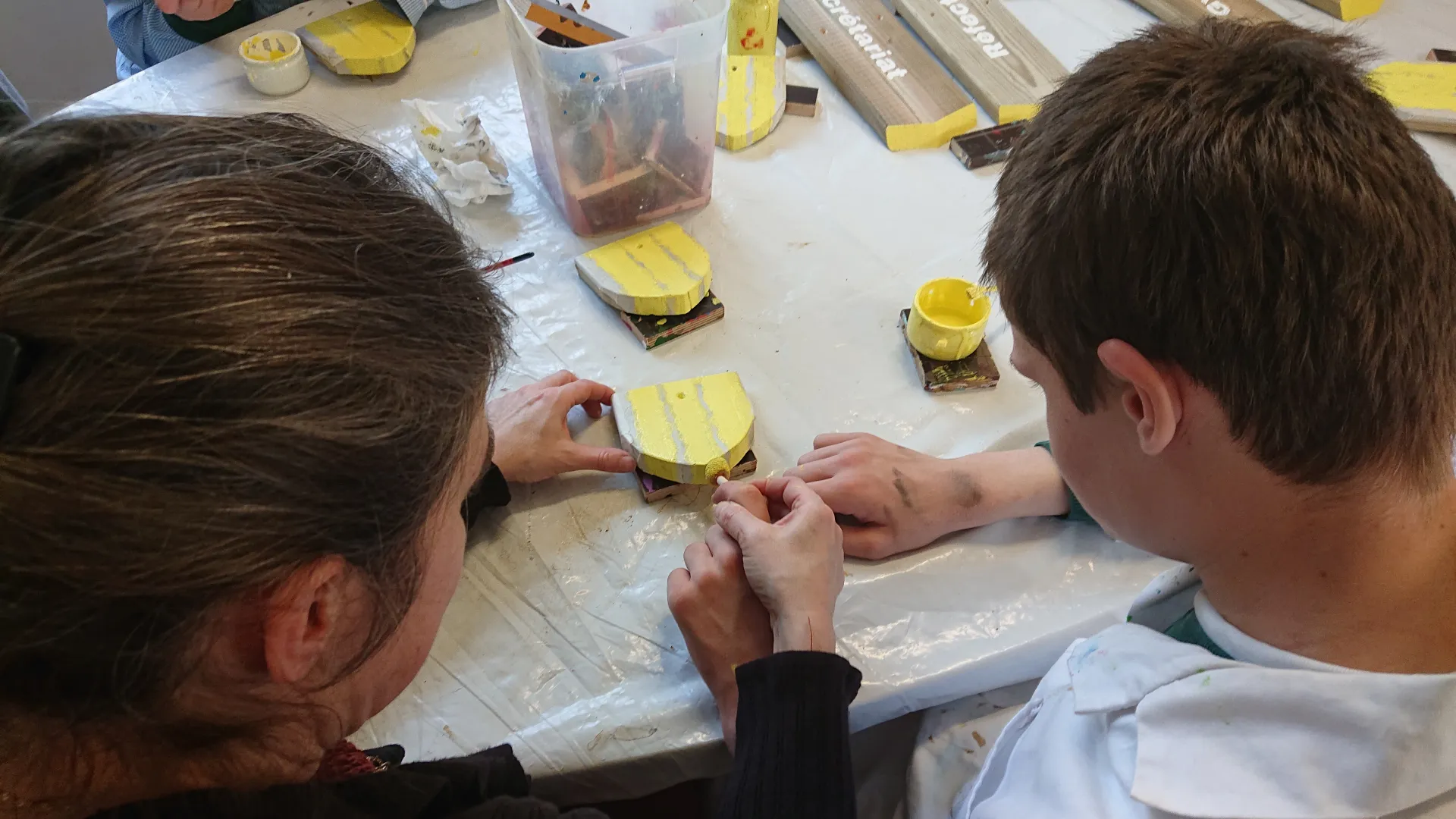 création d’une signalétique en bois avec la classe extraordinaire de Orveau , image 1
