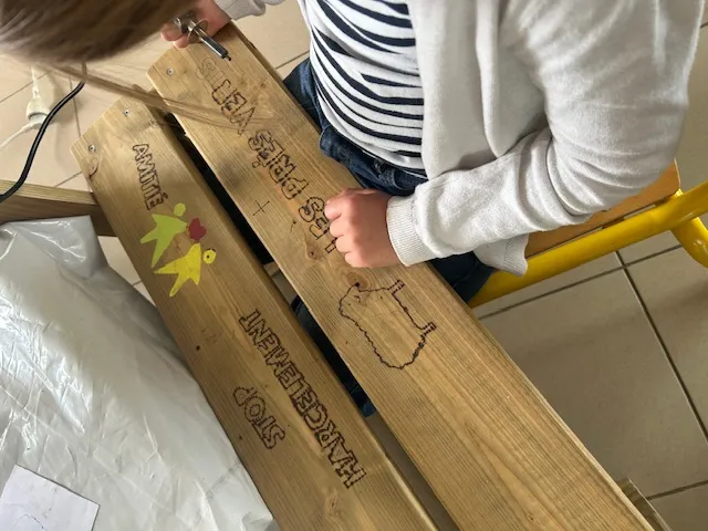 Réalisation d'un banc de courtoisie, par l'école Les Prés Verts !, image 2