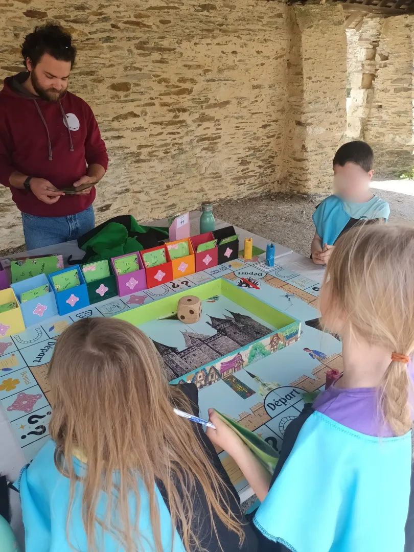 Découverte du patrimoine locale de Pouancé pour l'accueil de loisir d'Ombrée d'Anjou, image 2