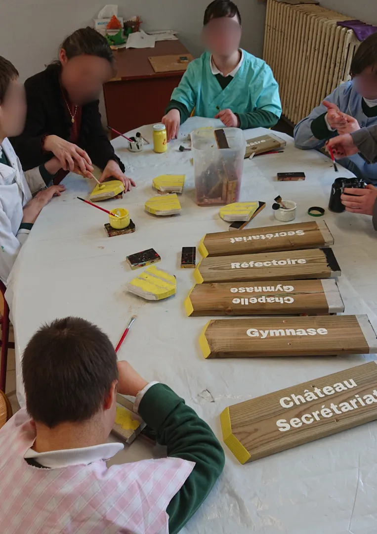 création d’une signalétique en bois avec la classe extraordinaire de Orveau , image 3