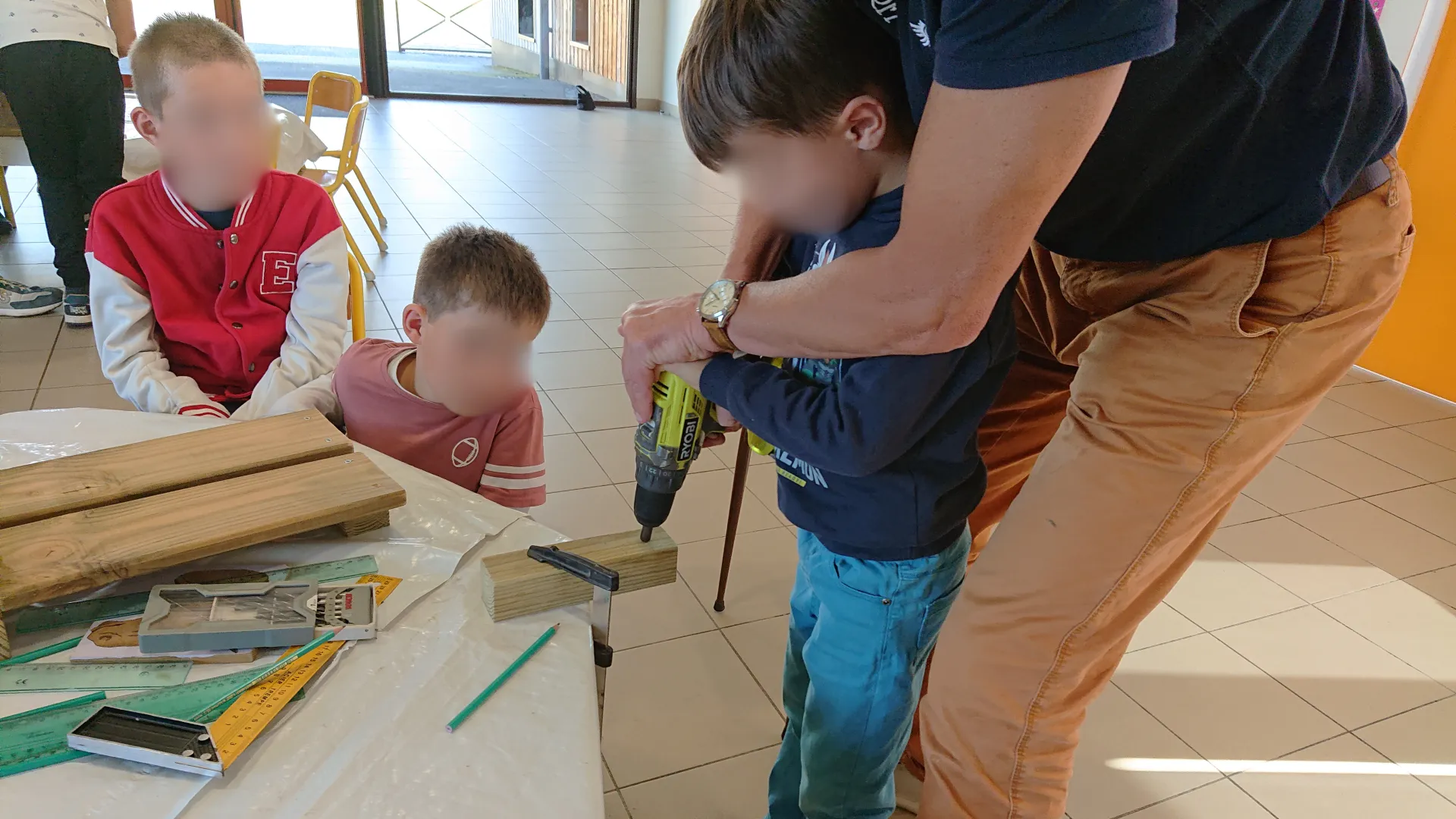 Réalisation d'un banc de courtoisie, par l'école Les Prés Verts !, image 3