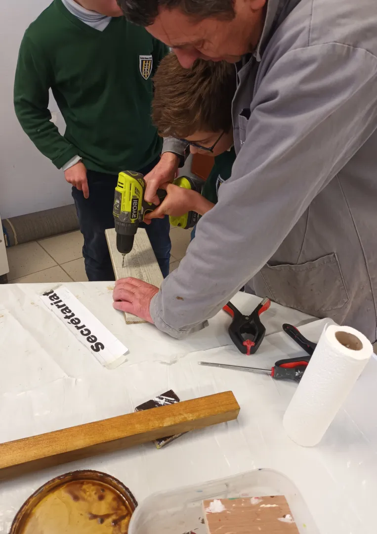 création d’une signalétique en bois avec la classe extraordinaire de Orveau , image 5