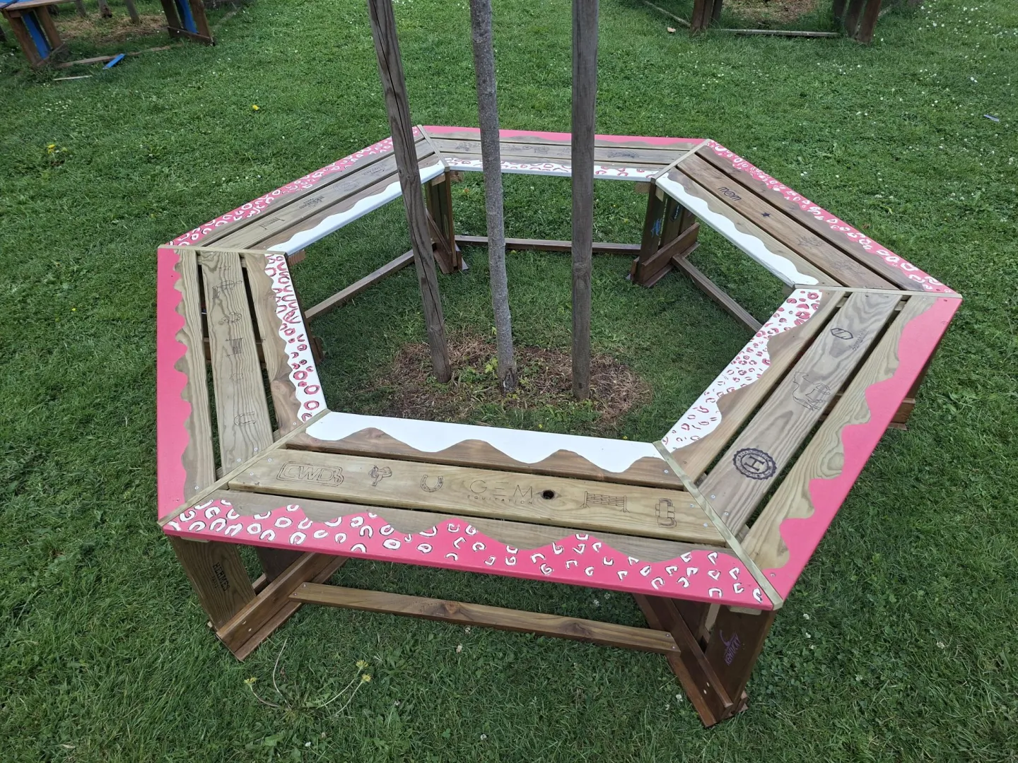 Création d'un banc hexagonale par la MFR hippique de Pouancé, image 6